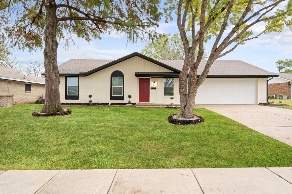 308 Starling Drive, Mesquite