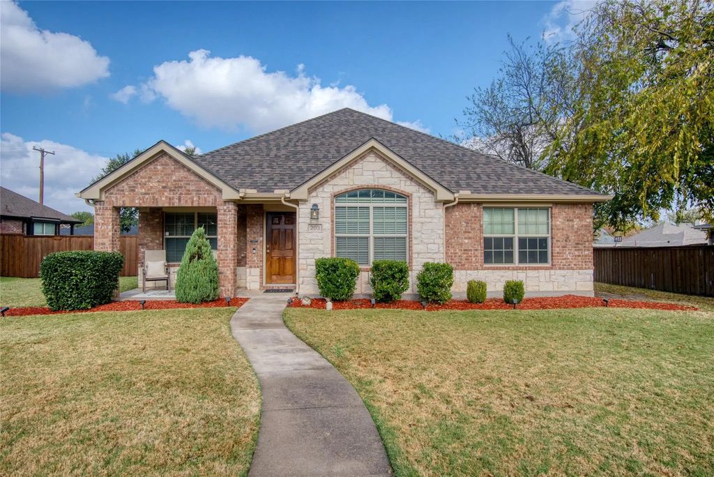 203 Forestbrook Drive, Wylie