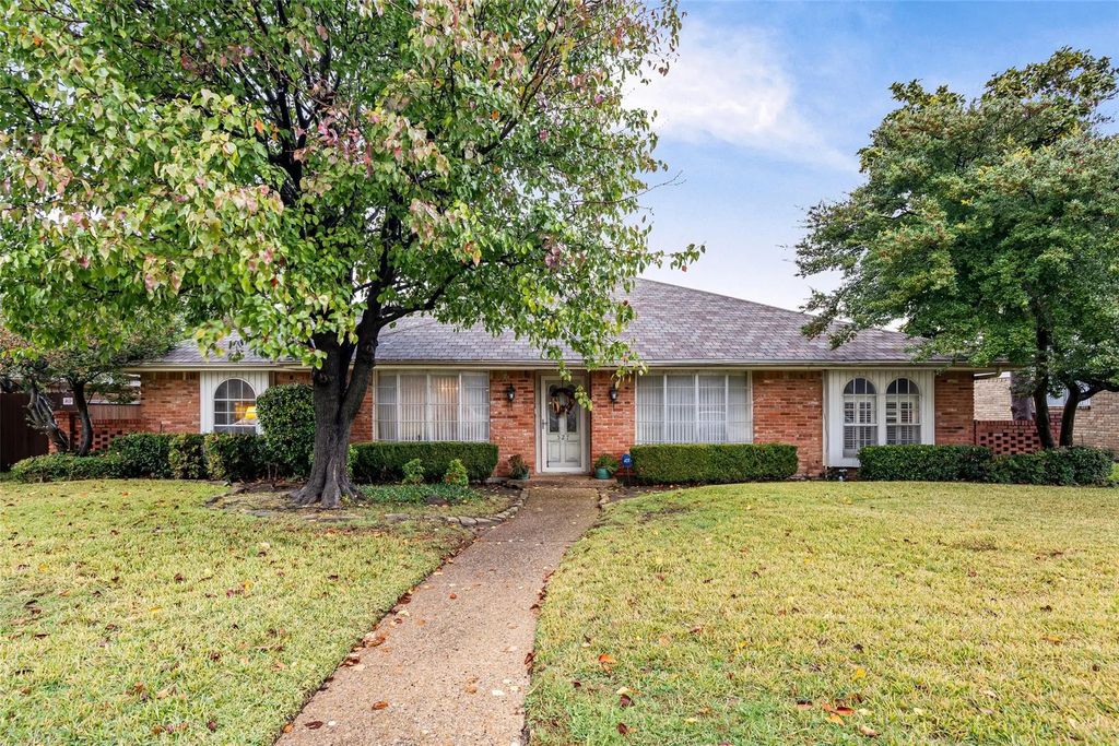 527 Tiffany Trail, Richardson