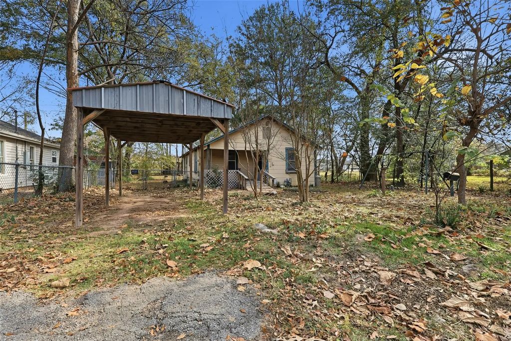 409 N Henry Street, Lindale