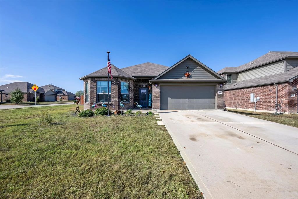 1832 Tyne Way, Crowley