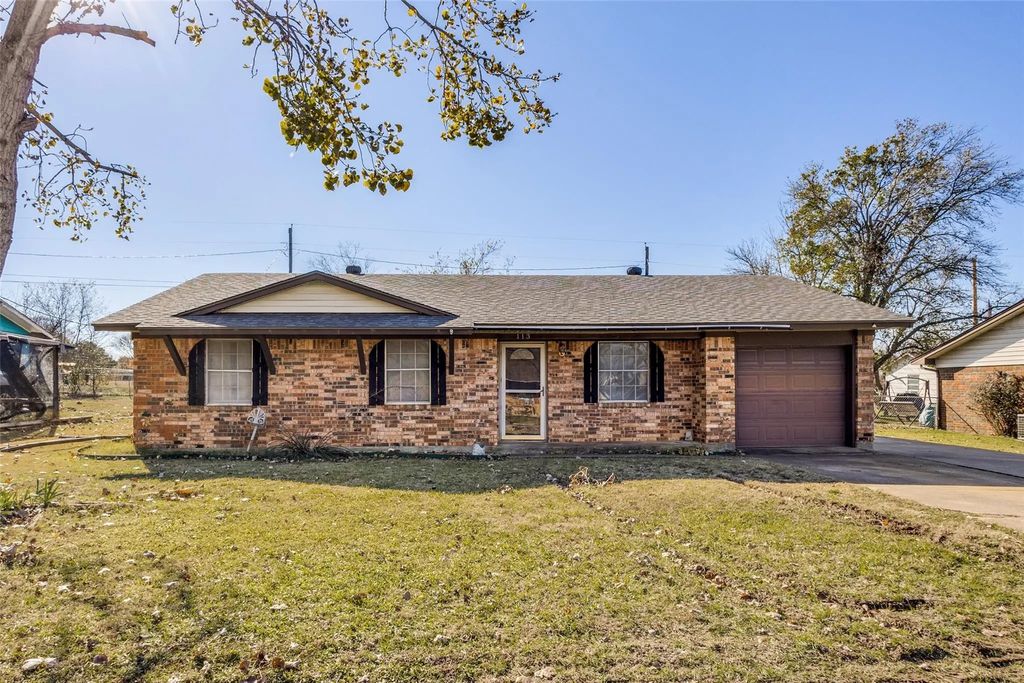 113 E Oak Street, Gunter