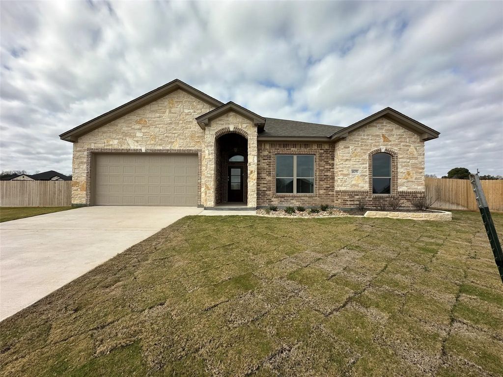 405 Rusty Spur, Lorena