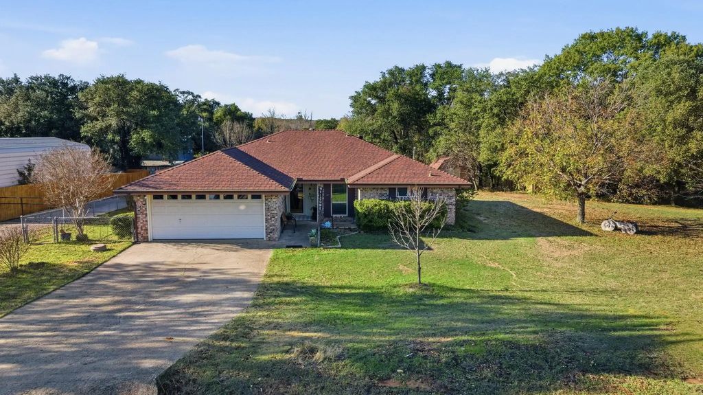 309 De La Cruz Street, Weatherford