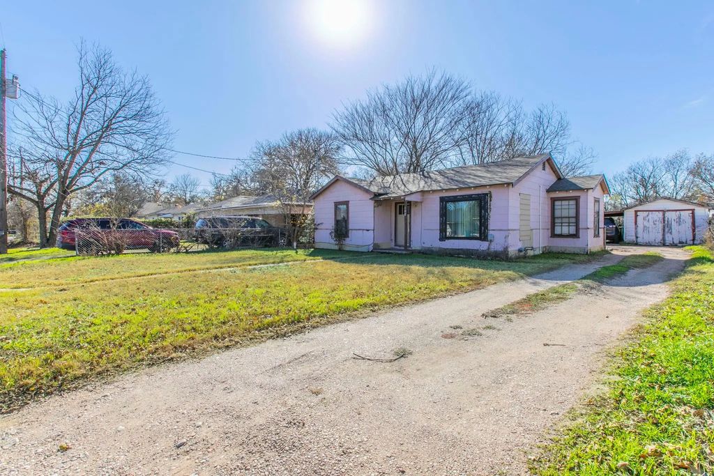 108 N Lakeview Drive, Lacy Lakeview