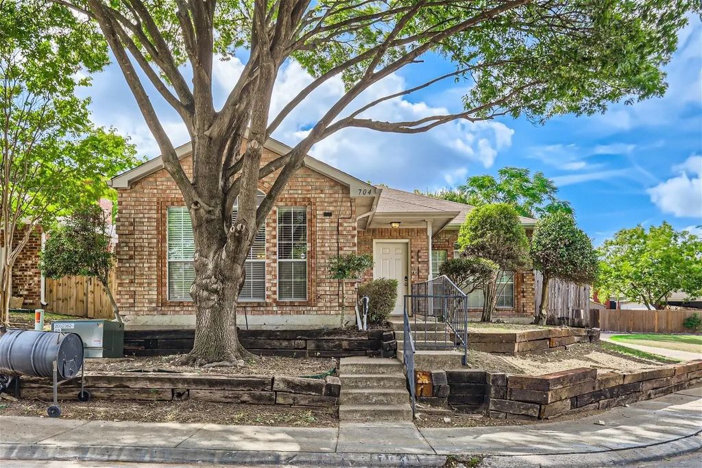 704 Ashbrook Drive, DeSoto