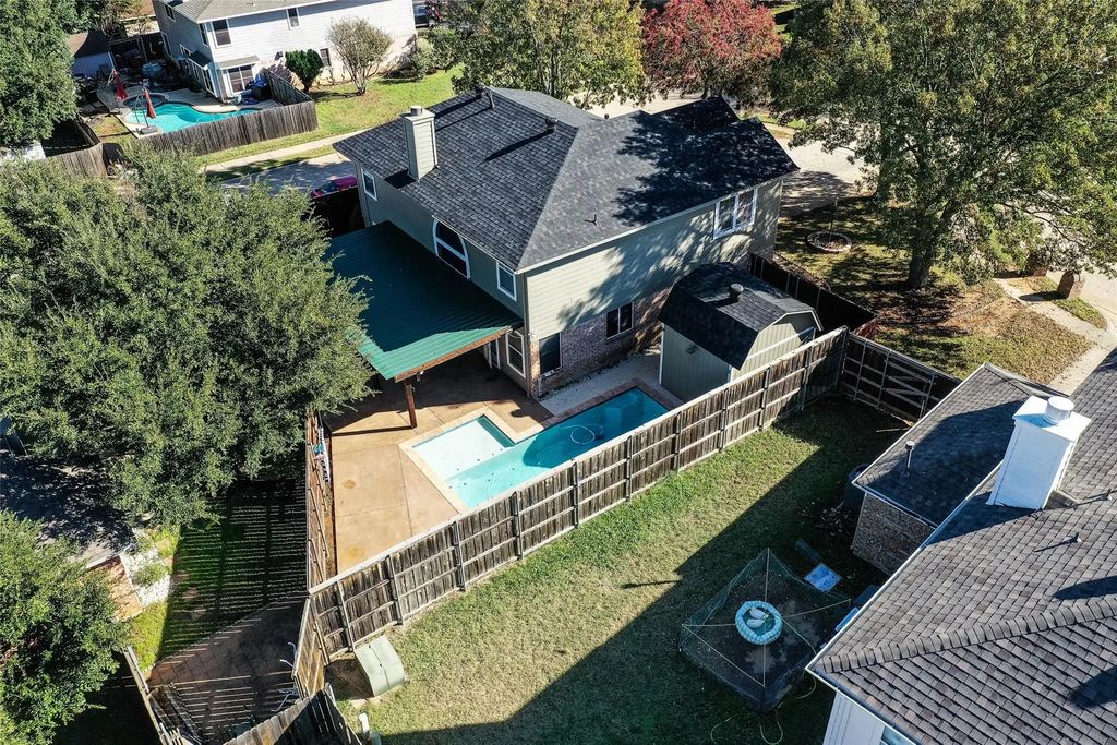 321 Georgian Oak Court, Lake Dallas