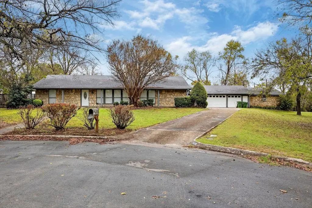 309 Jean Court, Springtown