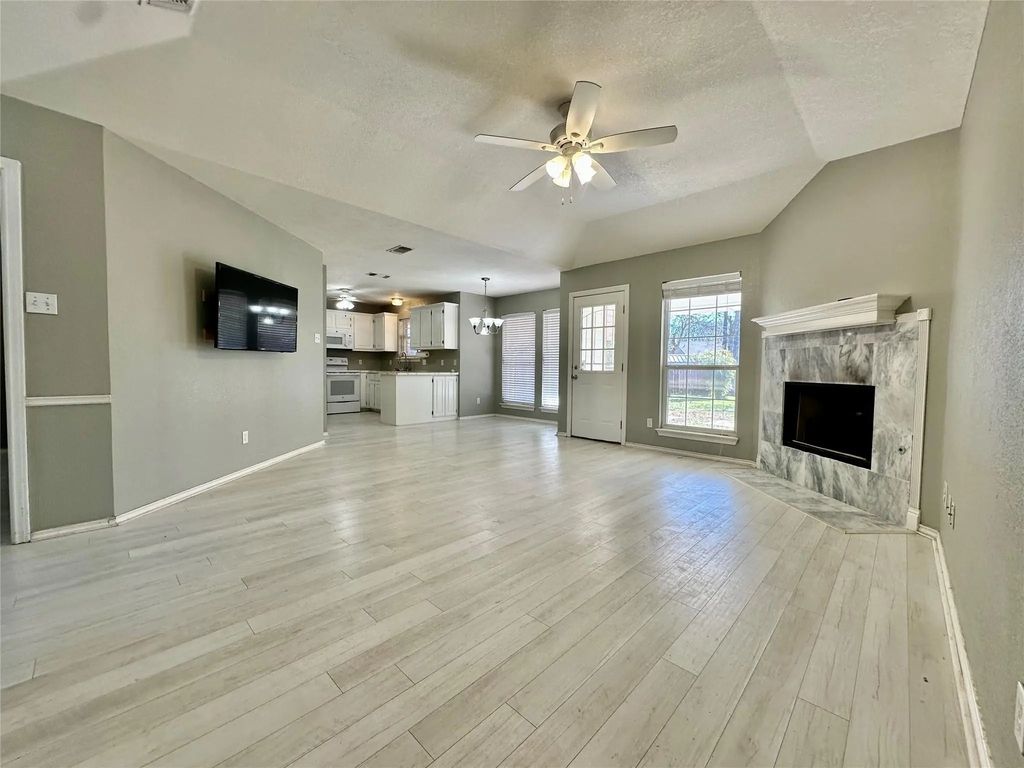 205 N Meadowview Drive, Waxahachie