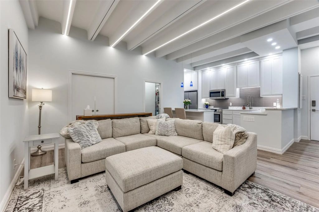 6211 W Northwest Highway G202, Dallas