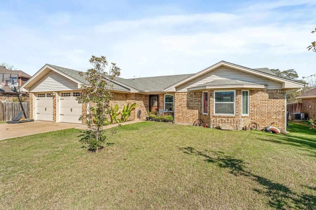 511 Moonlight Trail, Stephenville