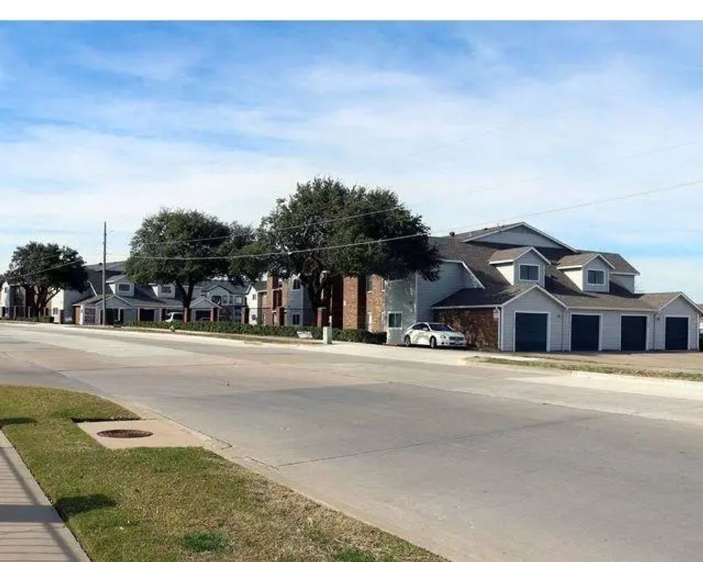 141 Valley View Drive 1bed1bath, Lewisville