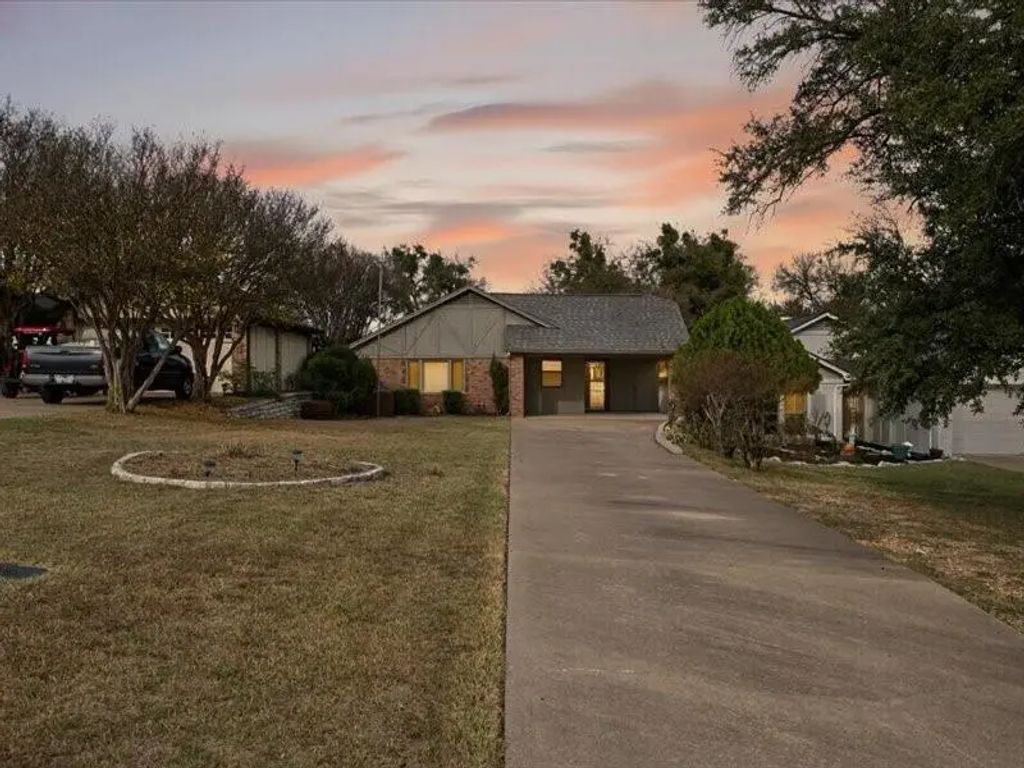 6218 Tezcuco Court, Granbury