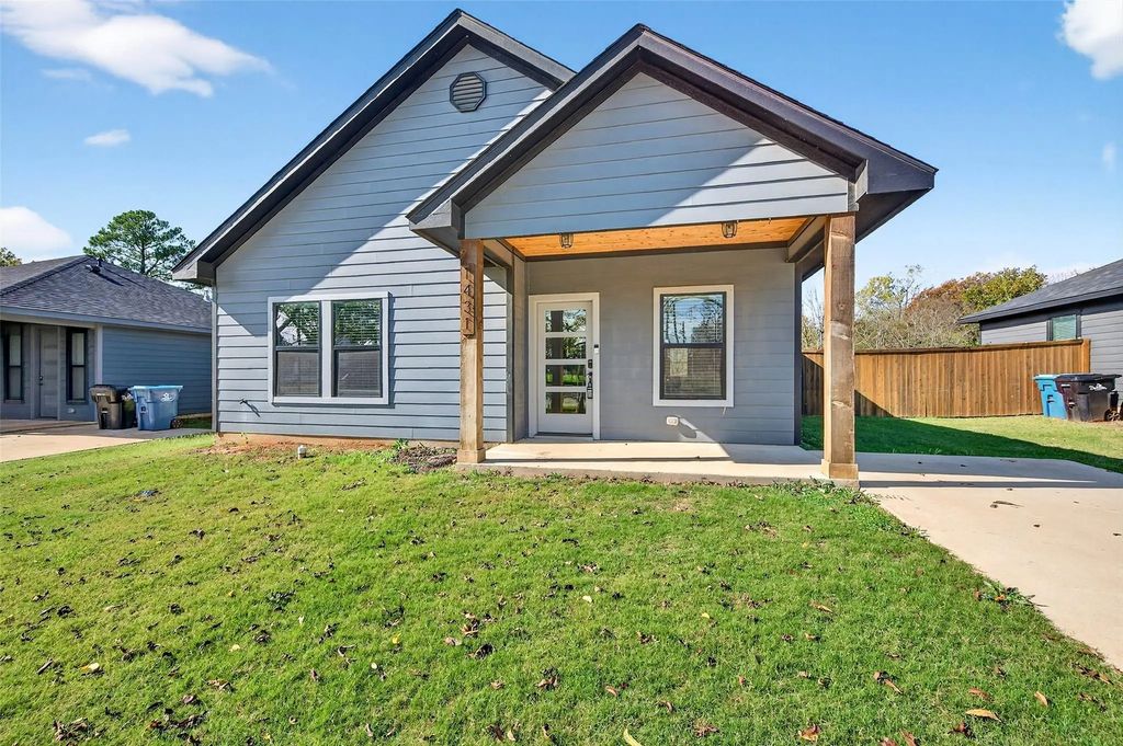 1431 S 7th Avenue, Denison