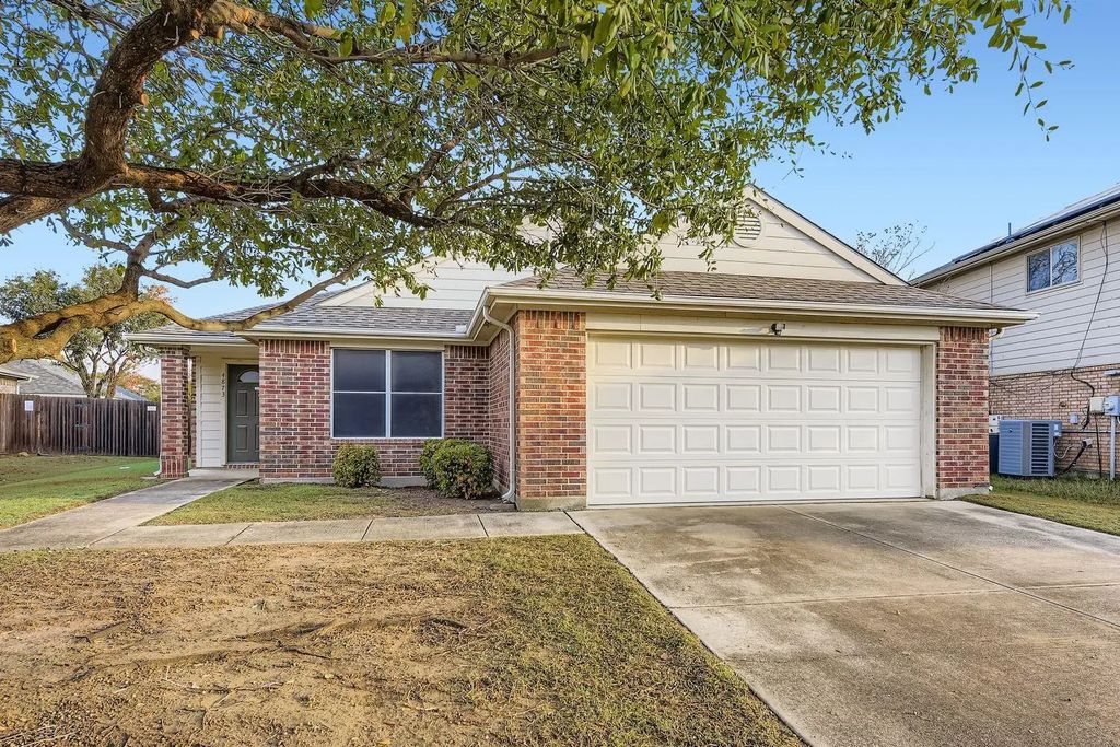 4873 Leaf Hollow Drive, Fort Worth