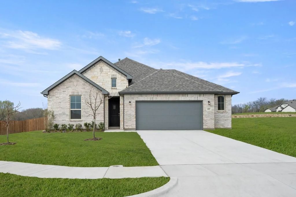 409 Rivers Edge Drive, Waxahachie