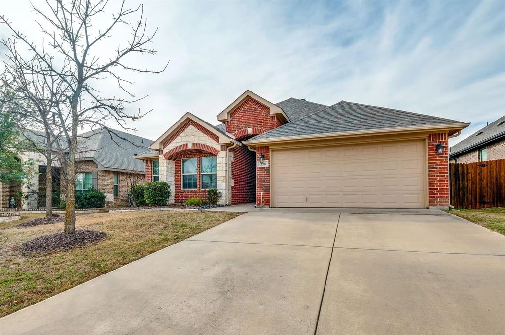 229 Carson Drive, Waxahachie