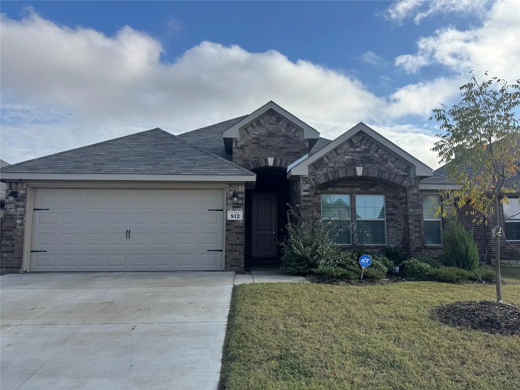 912 Madeline, Cleburne