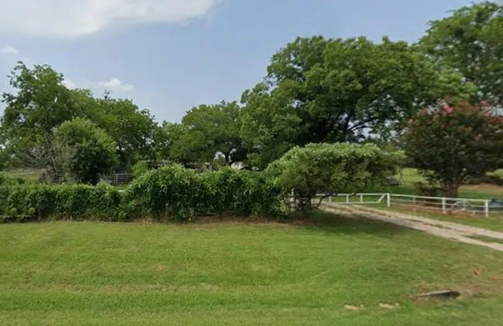 13360 Fm 1391, Kemp