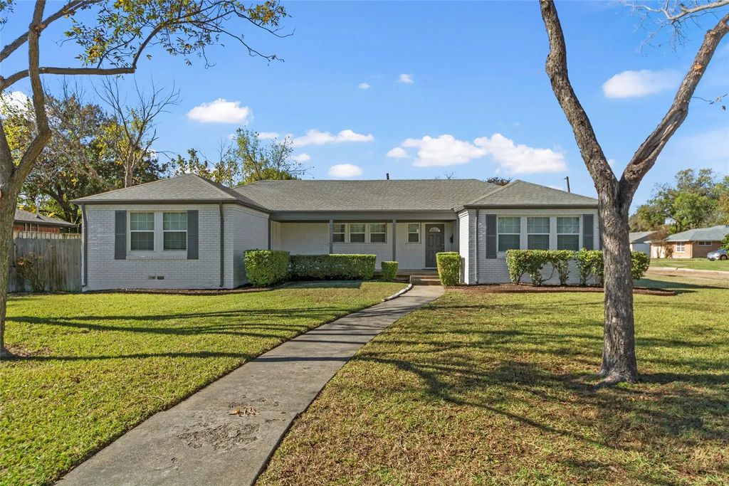 210 Martha Manor, Richardson