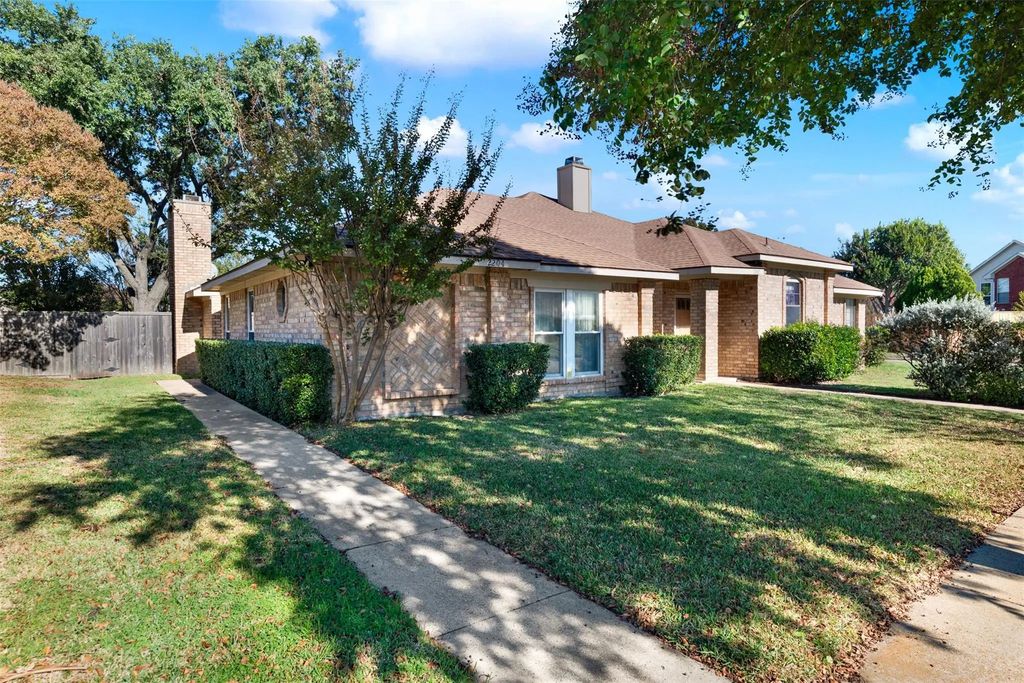 2204 Overview Lane, Garland