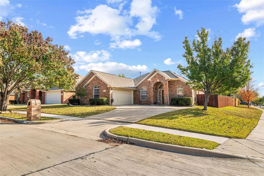 604 Ashwood Drive, Keller