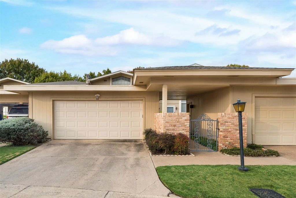61 One Main Place, Benbrook