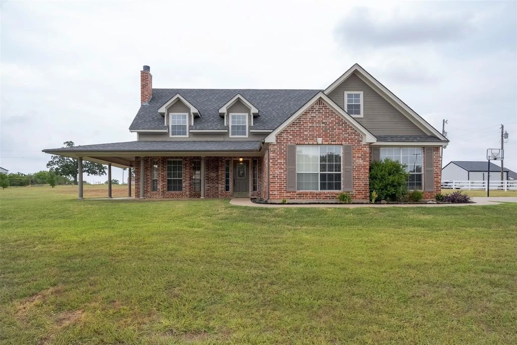 102 Eagle Pass Lane, Brock