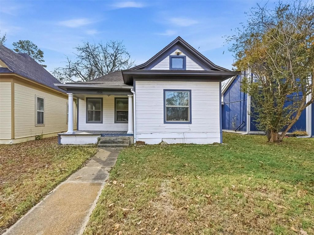 1006 W Chestnut Street, Denison