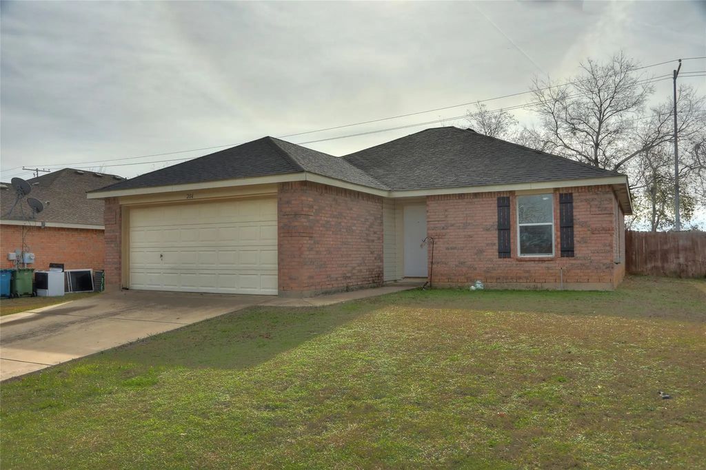 204 Deer Run Drive, Sanger