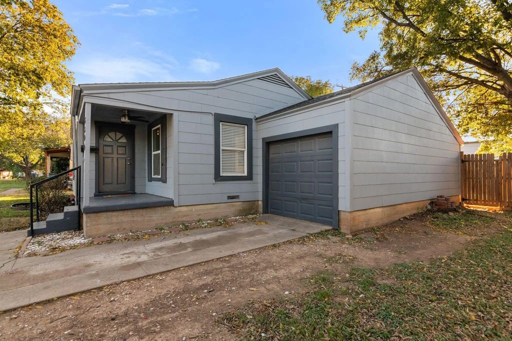3800 Desert Ridge Drive, Fort Worth