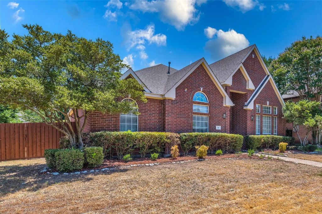 318 Hampton Court, Coppell
