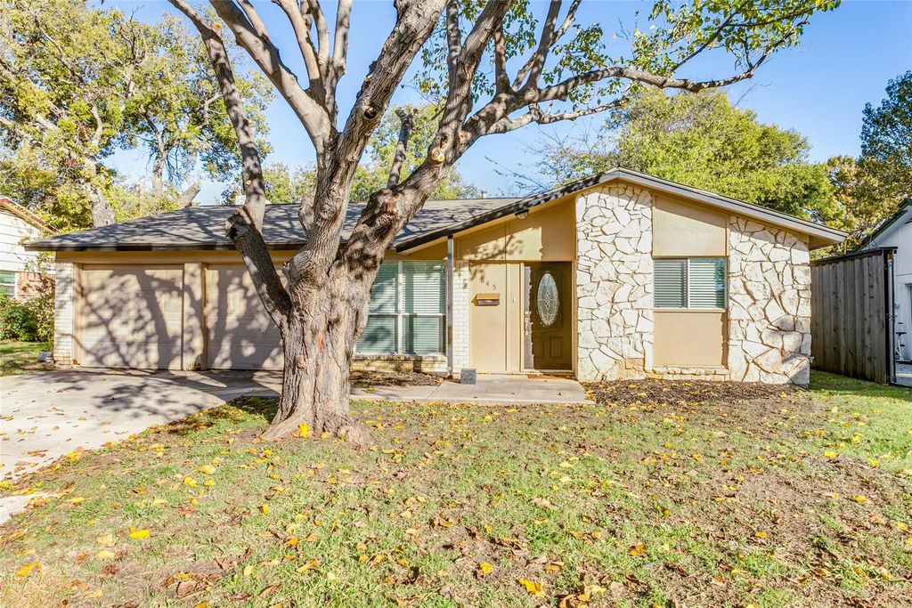 845 Lovers Lane, Grapevine