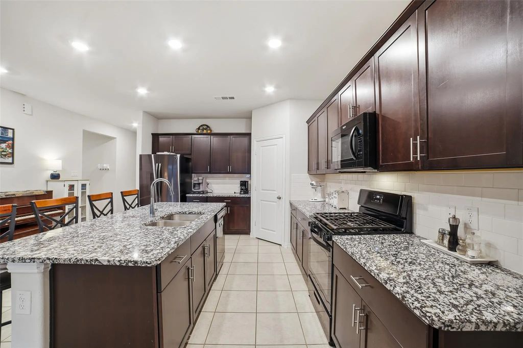 303 Frost Farm Court, Royse City