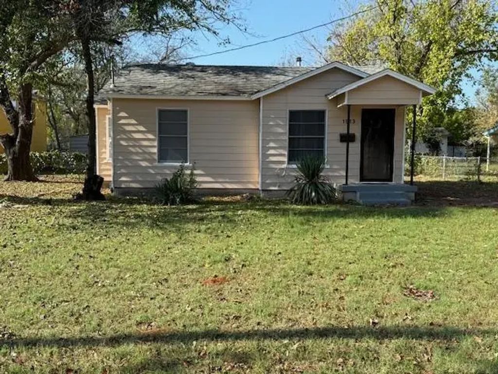 1913 Woods Lane, Haltom City