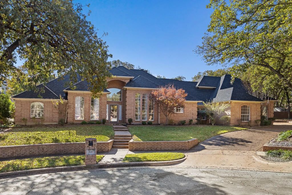 920 Cat Hollow Court, Keller