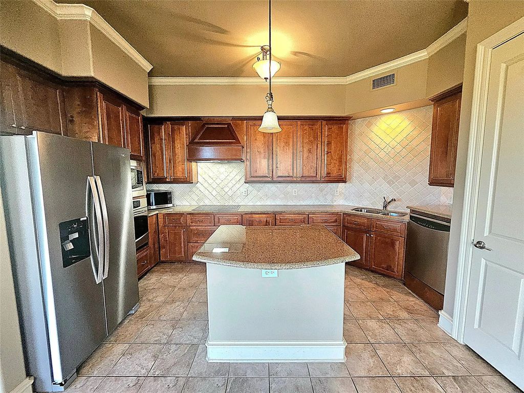 301 Watermere Drive 317, Southlake