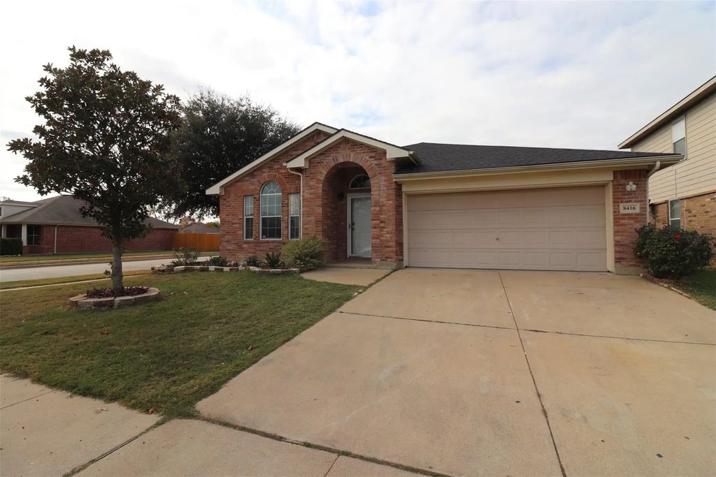 8416 Prairie Wind Trail, Fort Worth