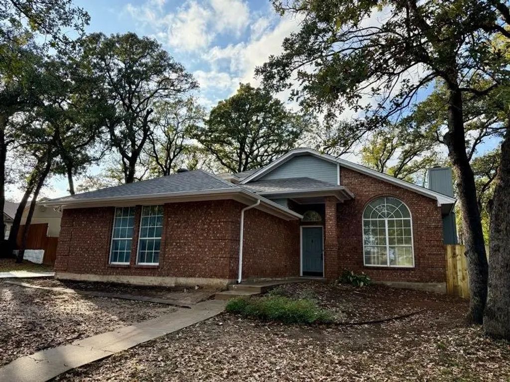 525 Inwood Road, Azle