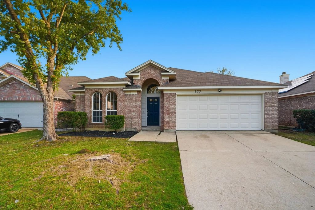 933 Paddington Drive E, Saginaw