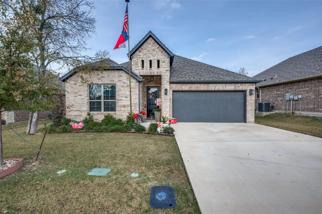 306 Osage Court, Krum