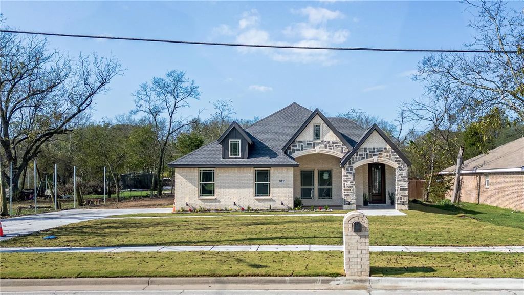 817 N Virginia Street, Terrell