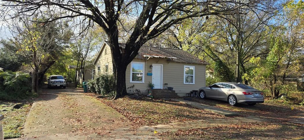 229 W Sycamore Street, Denton
