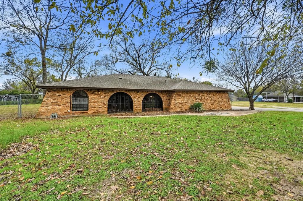 809 Nadine Lane, Grand Prairie