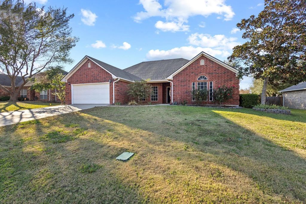 306 Sunshine Trail, Bells