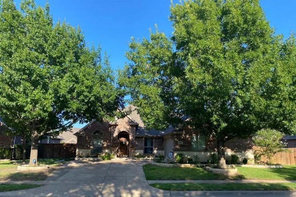 8101 Summerleaf Drive, Arlington