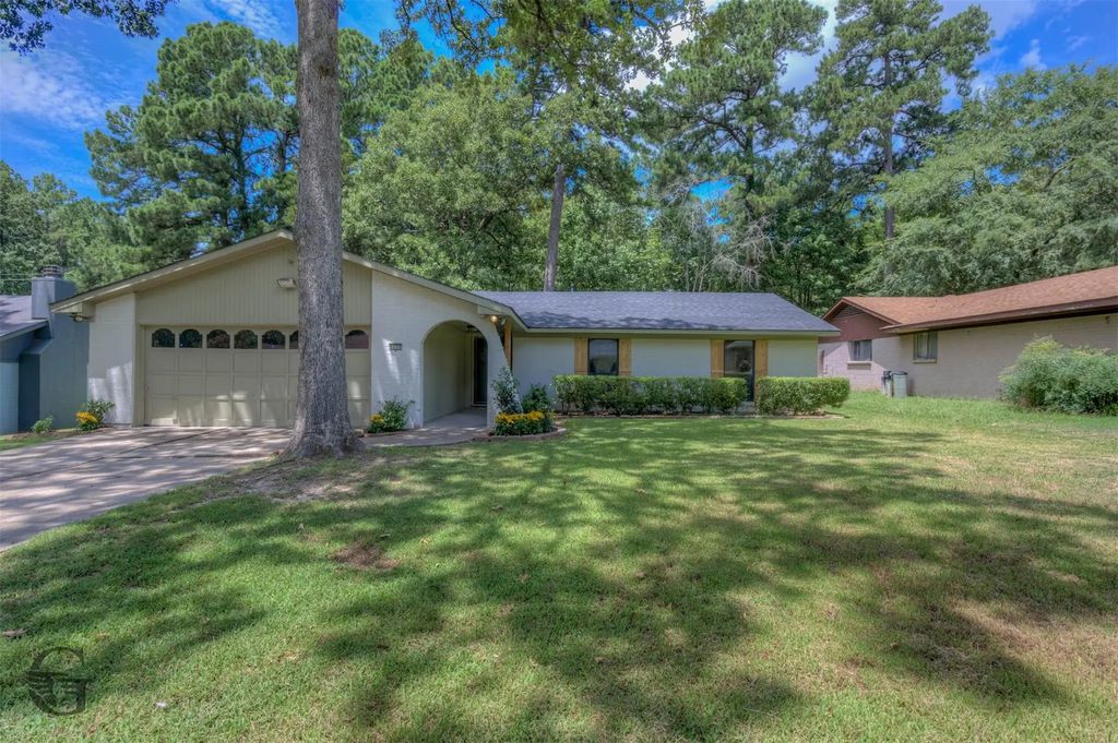 8866 Hedges Drive, Shreveport