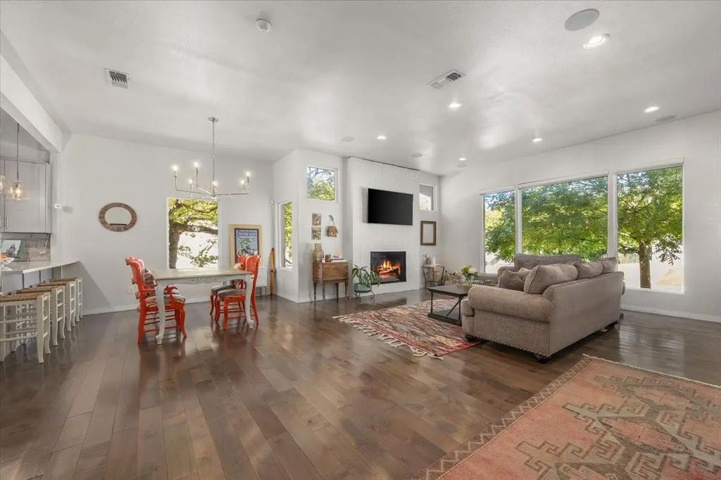 6121 Sharon Road, Fort Worth