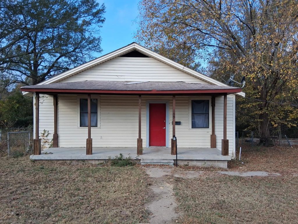 109 N Huckaby Street, Vivian