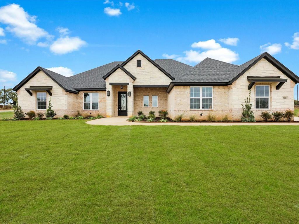 2001 Forest Bridge Drive, Azle